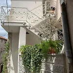 Karmelita's Place بيت ضيافة شيبينيك