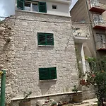 Karmelita's Place 4*