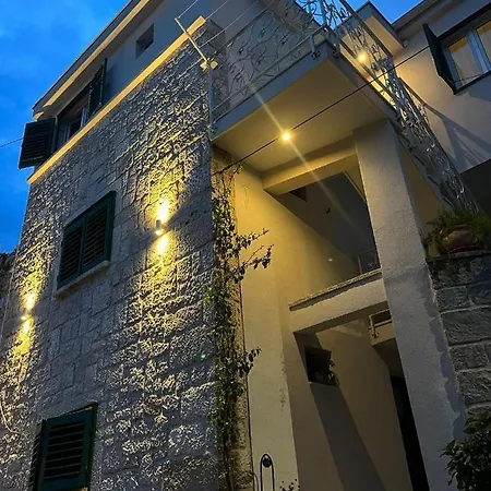 Karmelita's Place 4*