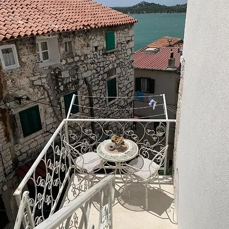 Karmelita's Place 4*