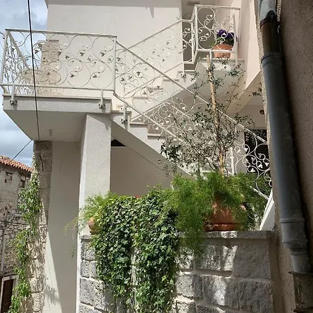 Karmelita's Place 게스트하우스 시베니크