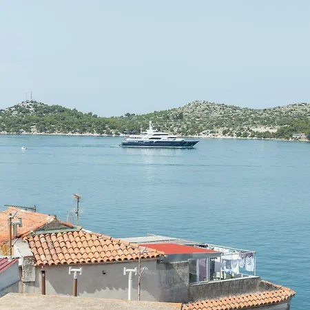 Karmelita's Place 게스트하우스 시베니크