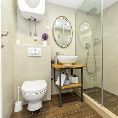 Karmelita's Place 4*