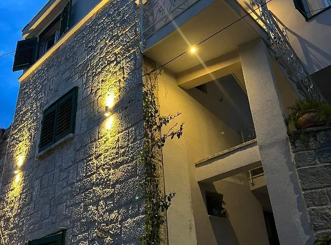 Karmelita's Place 4*