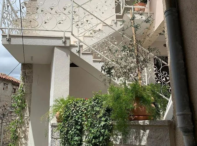 Karmelita's Place 게스트하우스 시베니크