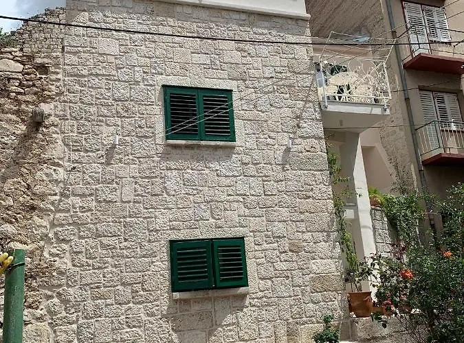 Karmelita's Place 4*